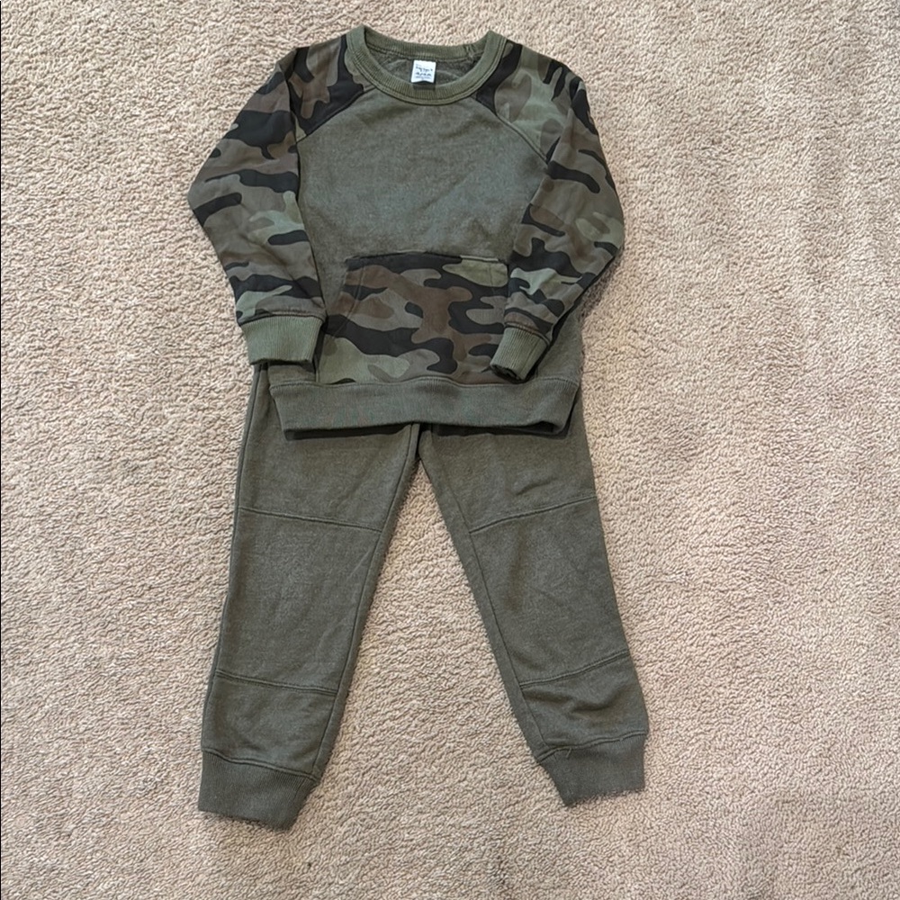 Camouflage Sweatshirt and Pants Set